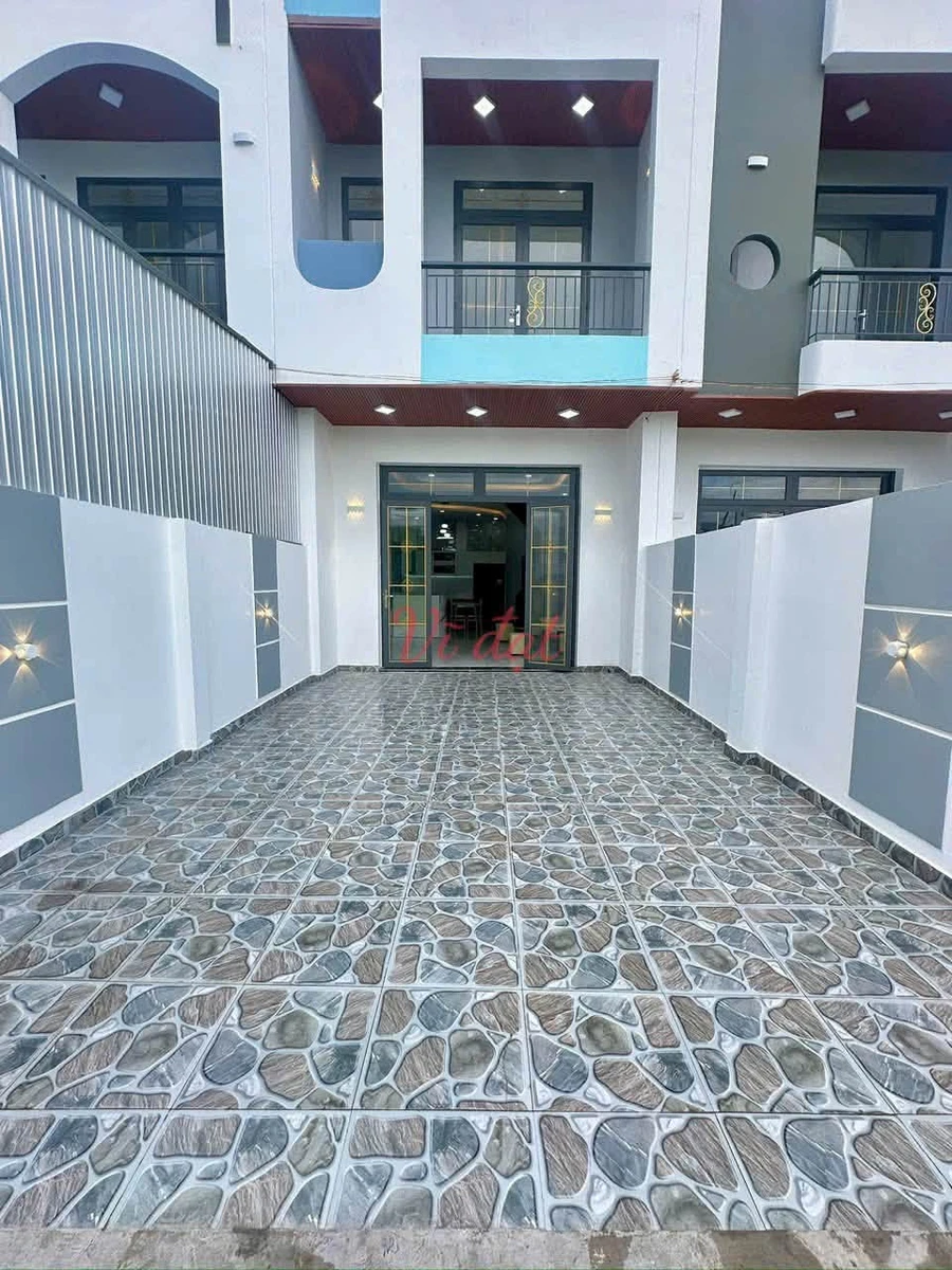 Bán nhà 1 trệt 1 lầu 97,5m2, 3PN, gần chợ Bình Chánh, giá 2,25 tỷ - Ảnh thu nhỏ 2