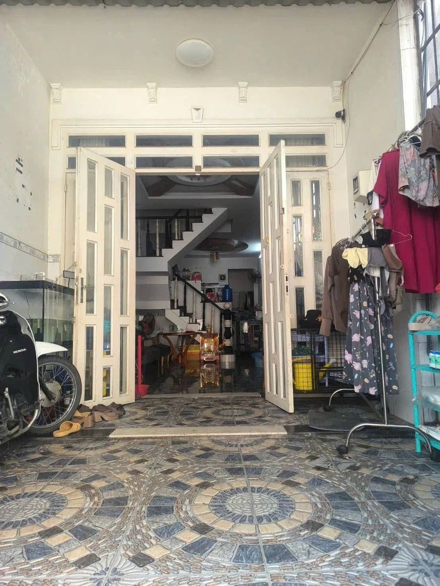 Bán nhà 2 tầng 4PN, 43m2 hẻm xe hơi, đối diện bệnh viện Quận 12 - Ảnh thu nhỏ 2