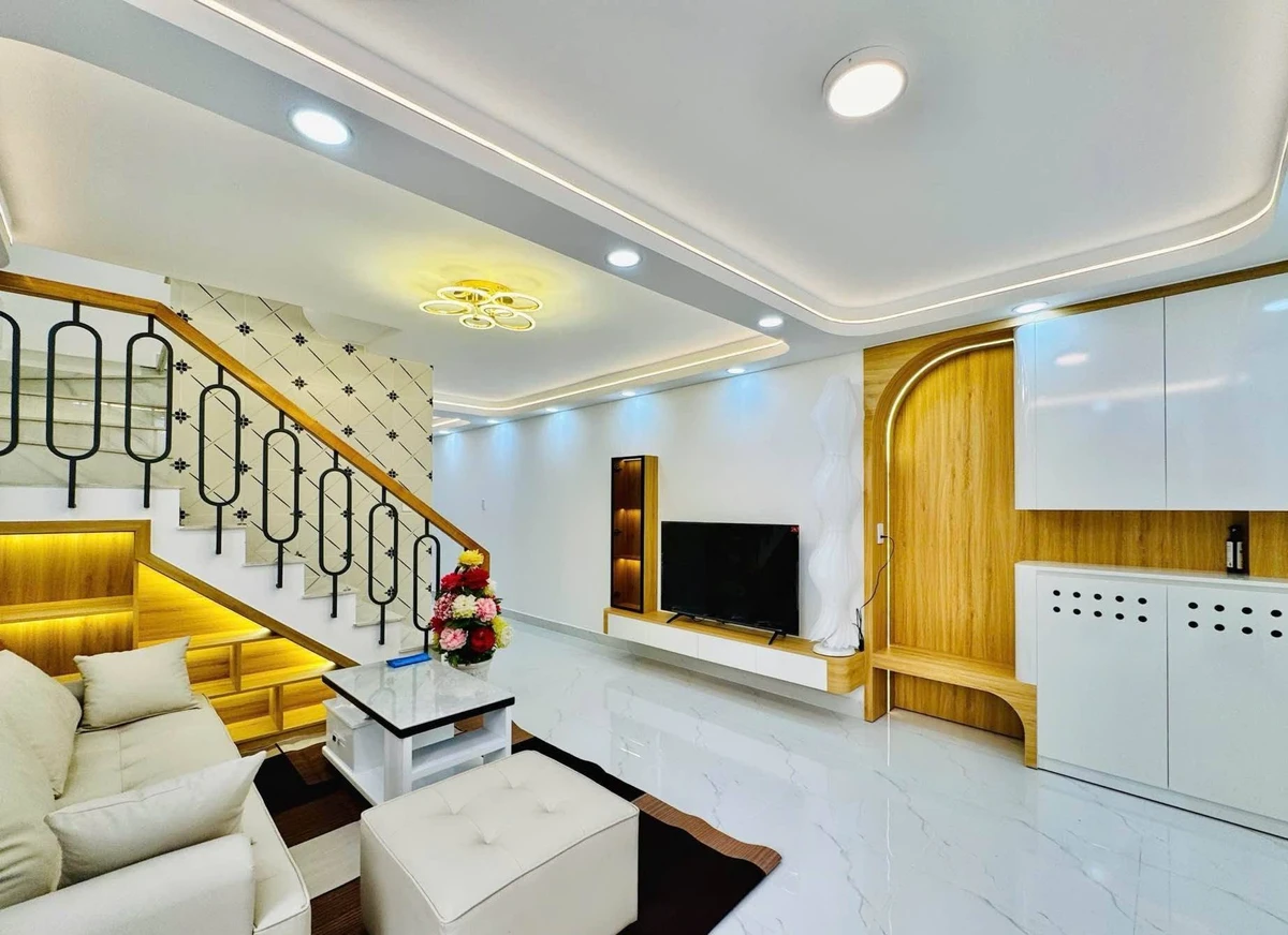 Bán nhà 3 tầng 43m2 gần chợ Bà Chiểu, 6.1 tỷ - Ảnh 1