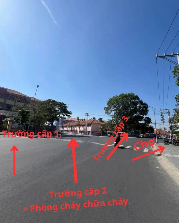 Bán nhà 3 phòng ngủ 153m² gần trường học Thạnh Mỹ