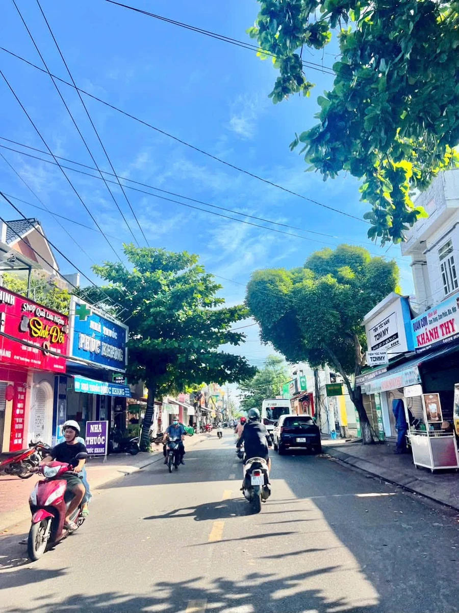Bán nhà lầu mặt tiền kinh doanh Tuyên Quang Phan Thiết 80m2 - Ảnh 1