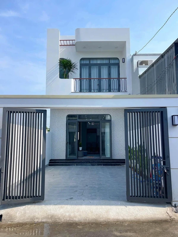 Bán nhà 2 lầu xây mới 100m2 gần Đồng Khởi