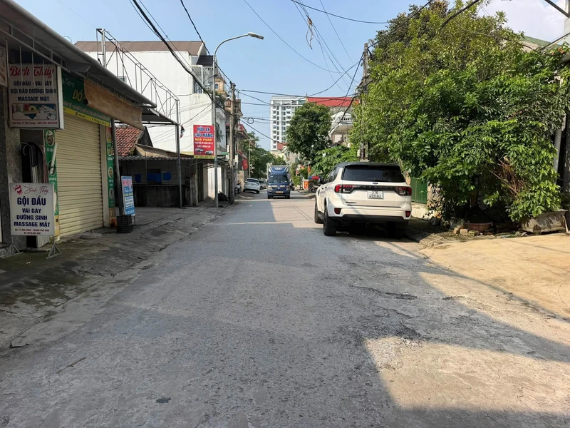Bán nhà 3,5 tầng mặt tiền Đội Cung, Vinh, 93m²