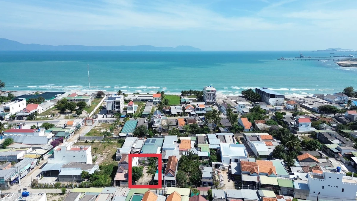 Bán lô đất gần biển Ninh Thuỷ 141 m2 mặt tiền 10 m - Ảnh 1