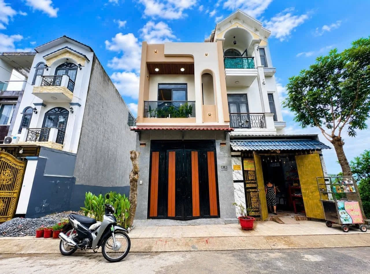 Bán nhà 1 trệt 1 lầu 56m² Hóc Môn 2 tỷ 90 - Ảnh 1