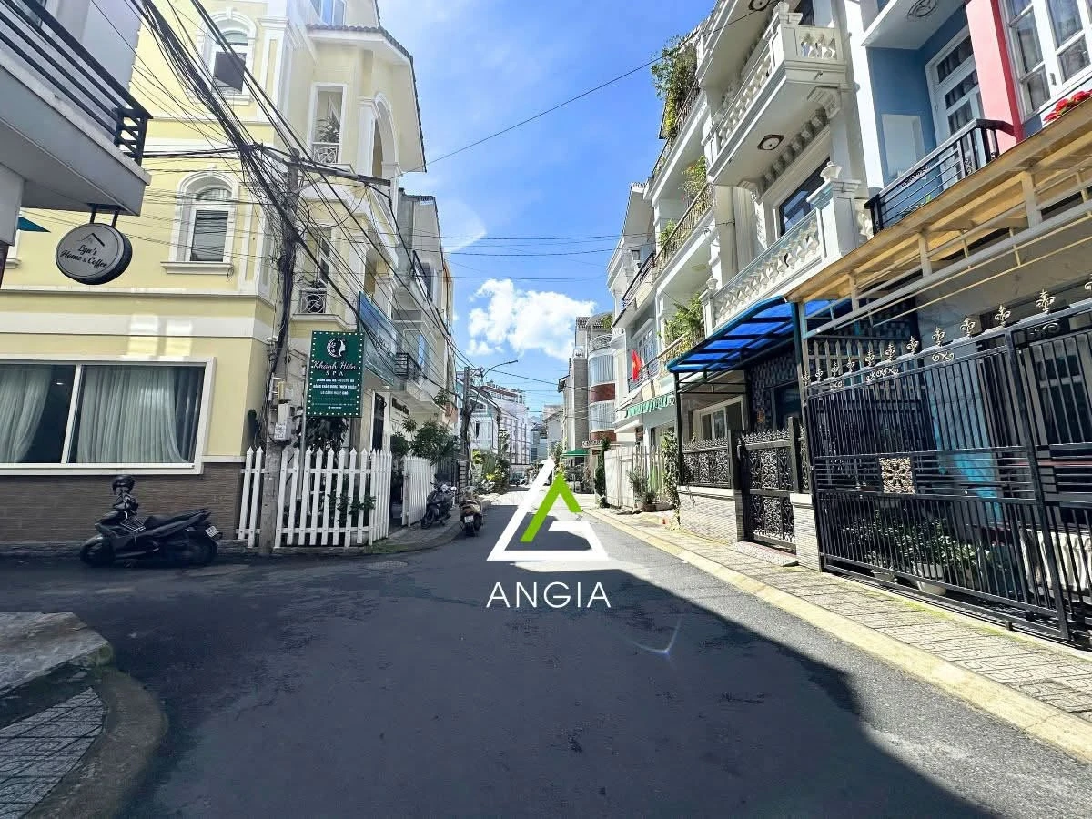 Nhà phố bán Đà Lạt 9 tỷ 9, 82m² mặt tiền kinh doanh - Ảnh 1