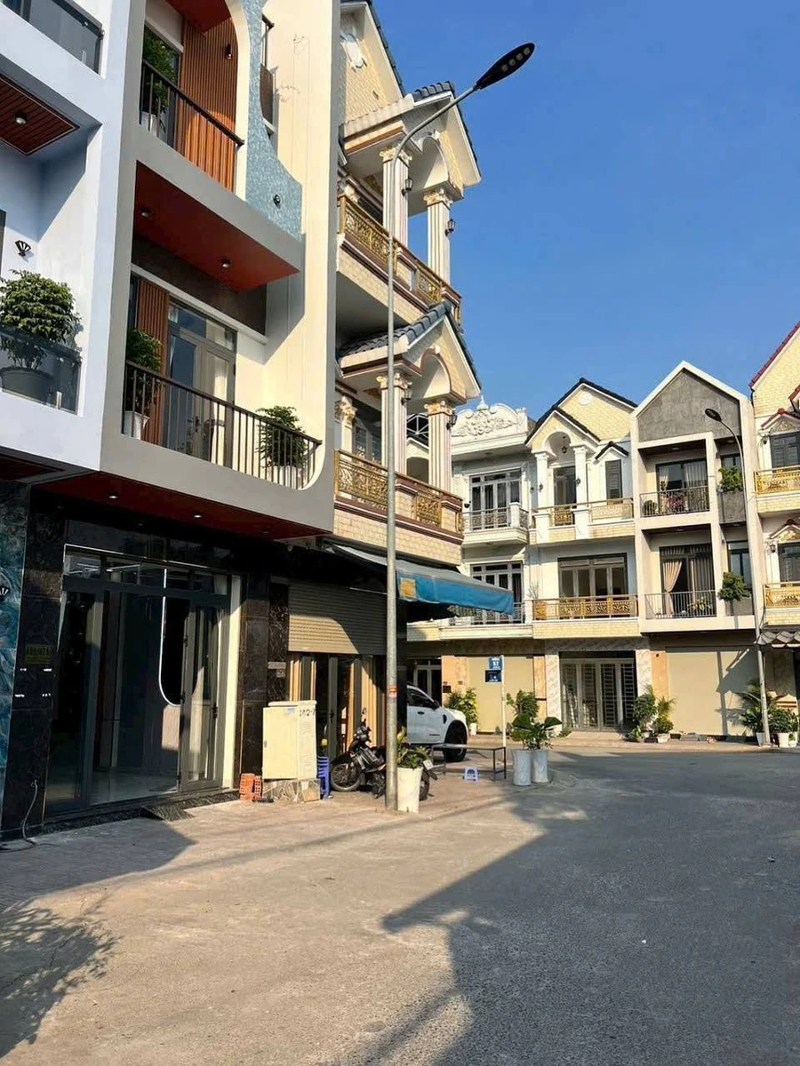 Bán nhà sổ hồng Phú Hồng Thịnh 8, 63m2, 3 phòng ngủ, 4 tỷ 350 triệu - Ảnh thu nhỏ 2