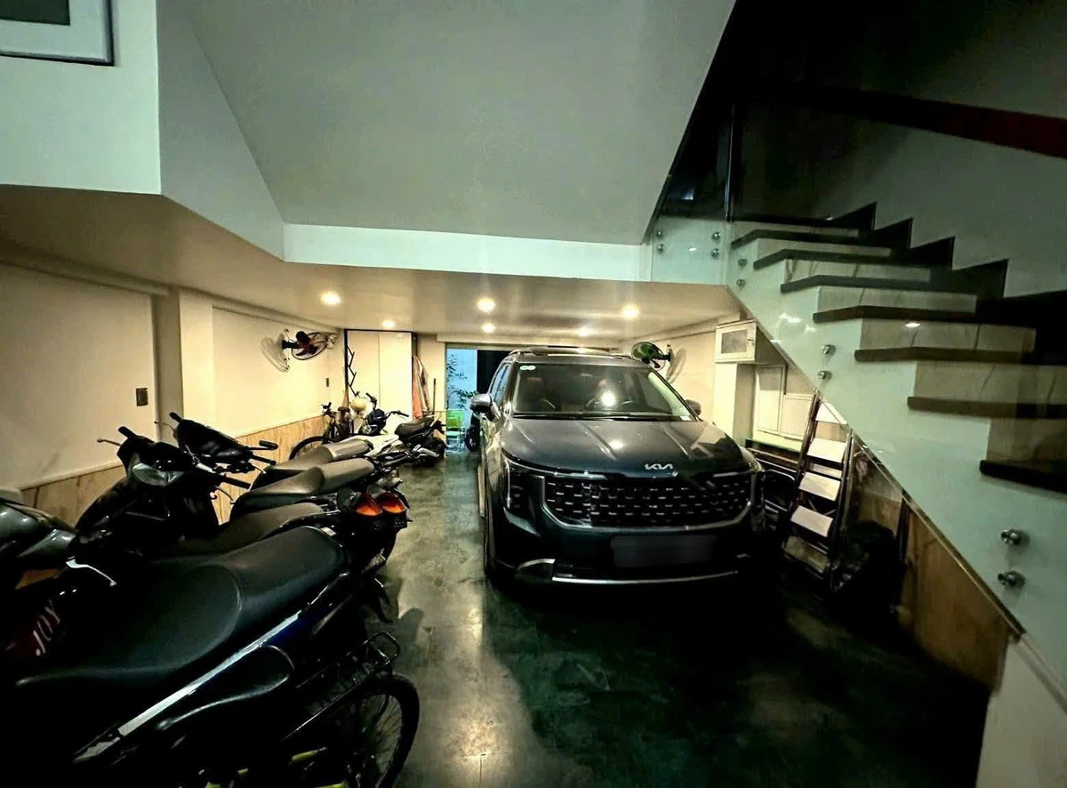 Bán nhà 3 tầng 136m² gần phố Phan Xích Long, Phú Nhuận - Ảnh 1