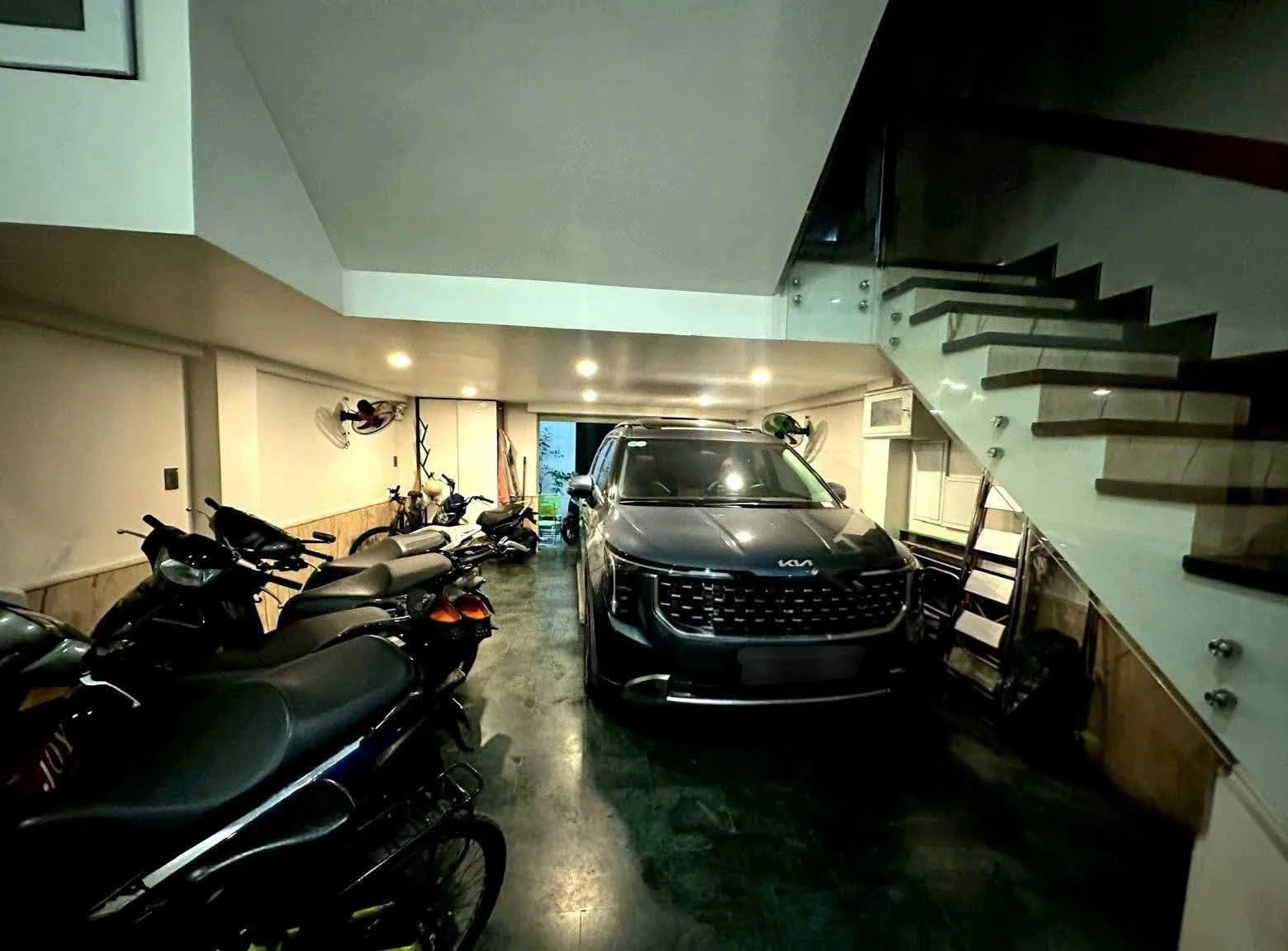 Bán nhà 3 tầng 136m² gần phố Phan Xích Long, Phú Nhuận - Ảnh 1