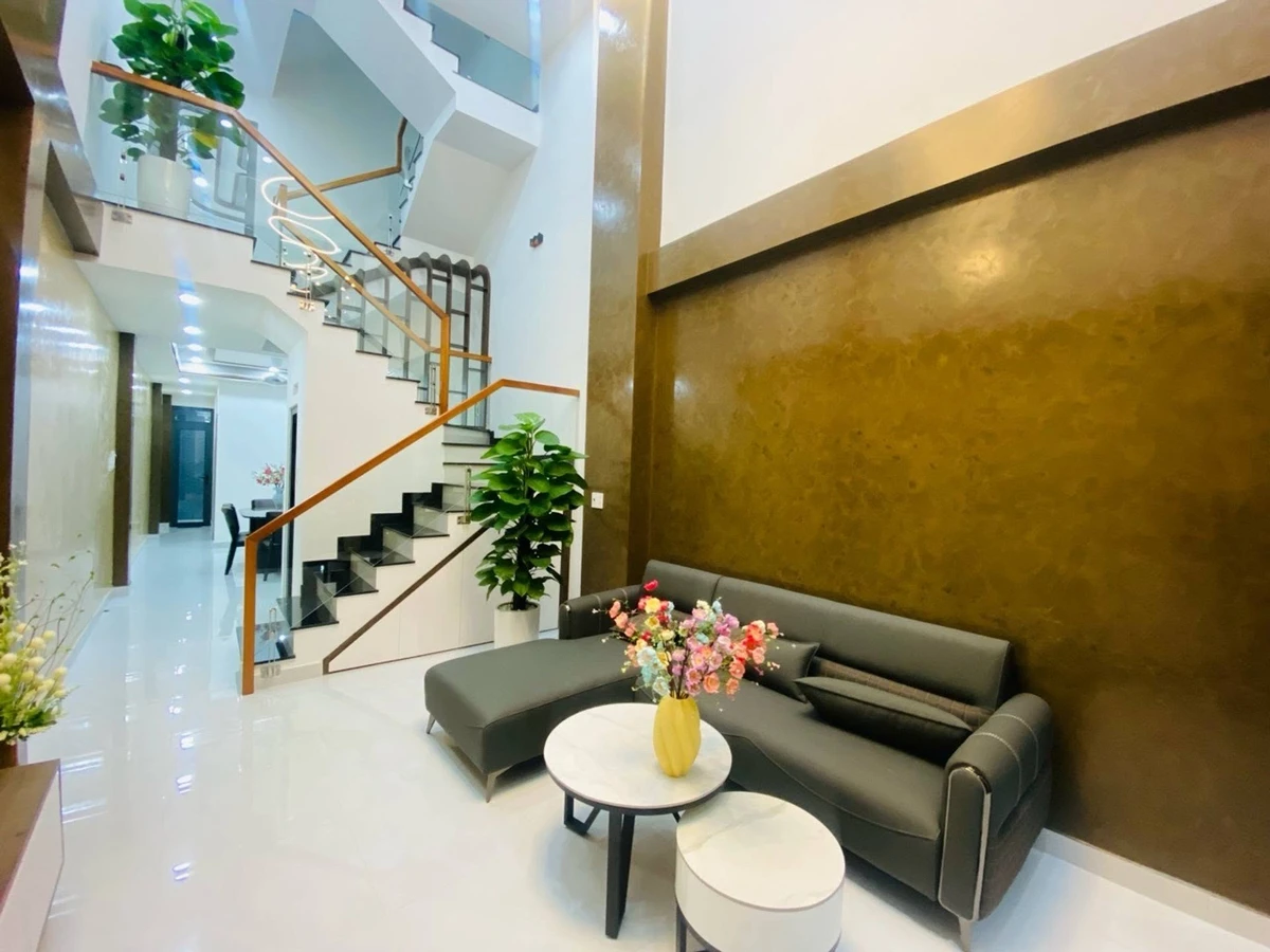 Bán nhà 4 tầng 76m² 6PN gần Vincom Quang Trung 8,6 tỷ - Ảnh 1