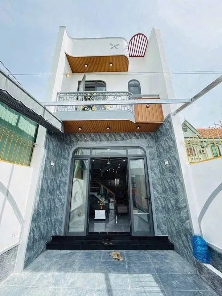 Bán nhà sổ riêng 1 trệt 1 lầu 160m2, giá 3,68 tỷ gần Đồng Khởi - Ảnh 1