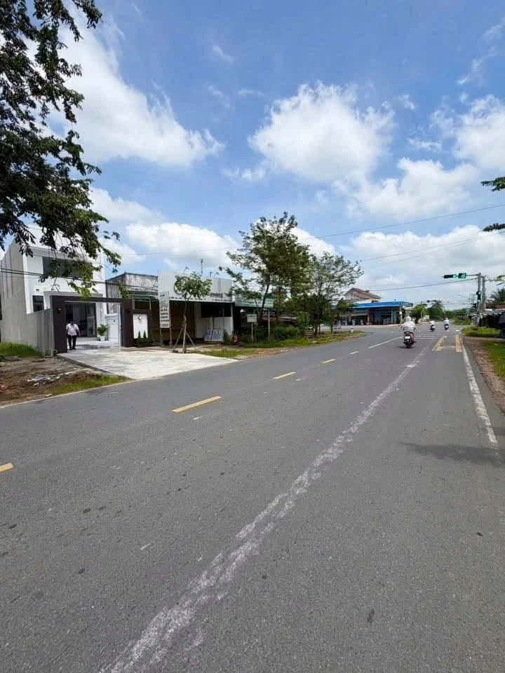 Bán nhà lầu lửng mặt tiền đường Nguyễn Văn Linh, Phường Long Hoa, Tây Ninh giá 2,39 tỷ - Ảnh 1