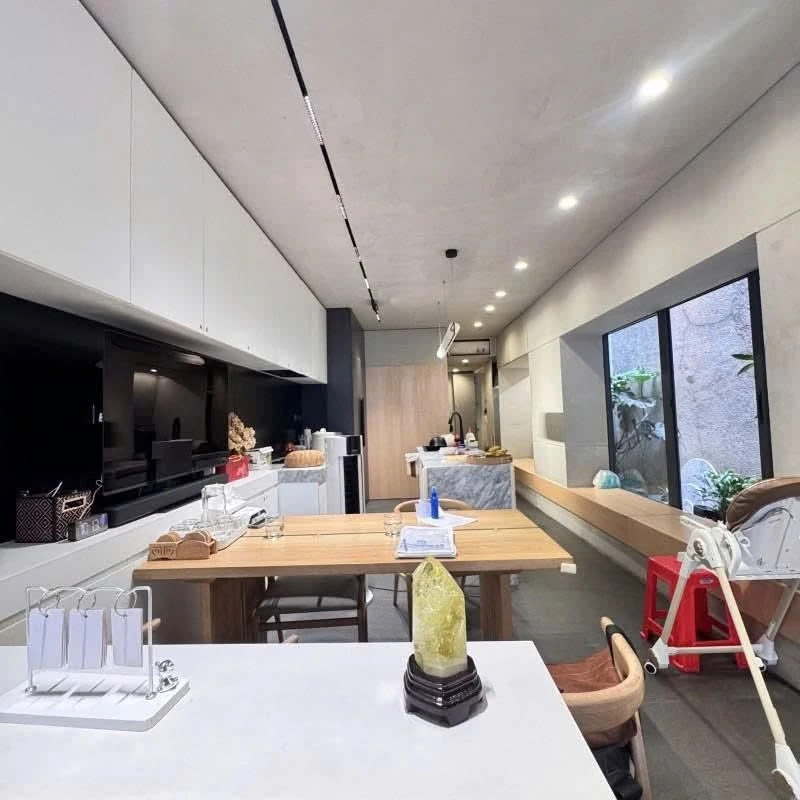 Bán nhà 2 tầng 70m2 gần Sân Bay, Bạch Đằng, giá 11 tỷ - Ảnh 1