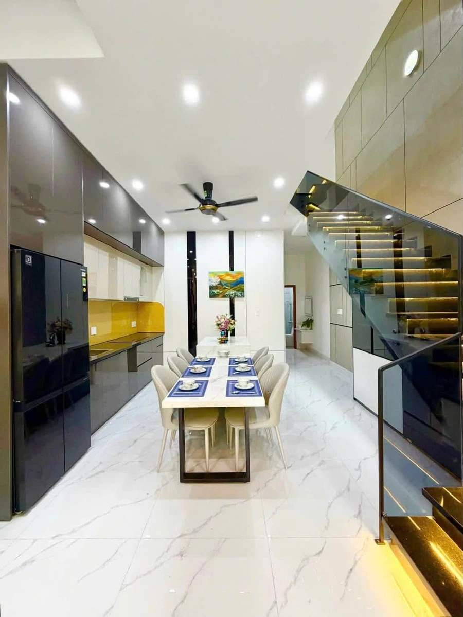 Bán nhà 3 tầng Hoà Xuân 100m² với nội thất đầy đủ - Ảnh thu nhỏ 5