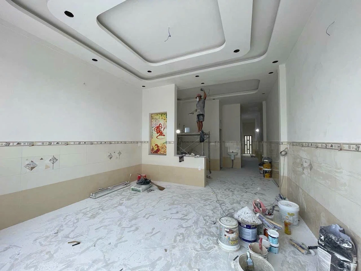 Bán gấp nhà 3PN 5x30m thổ cư sổ hồng riêng tại thị trấn Đức Hòa, Long An giá 1,5 tỷ - Ảnh thu nhỏ 2