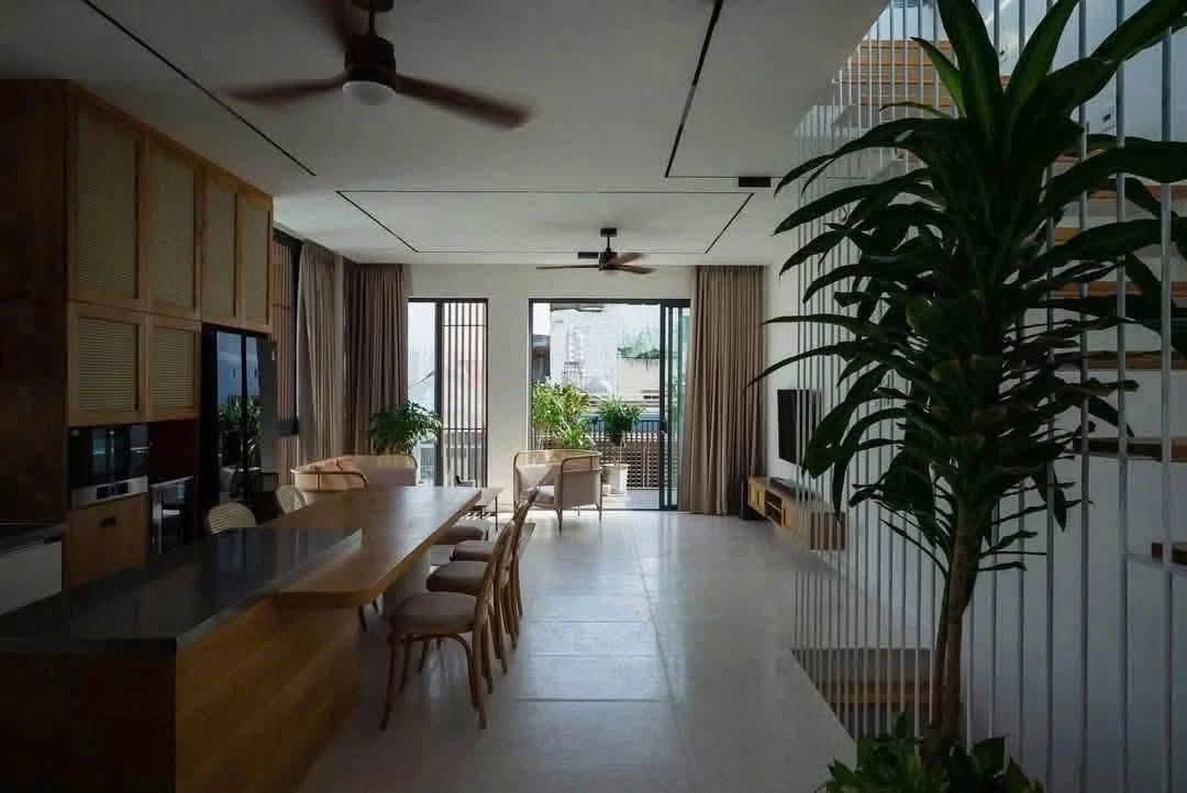 Bán nhà góc 2 mặt tiền Bùi Văn Thêm 81.2m², 5 tầng thang máy - Ảnh 1