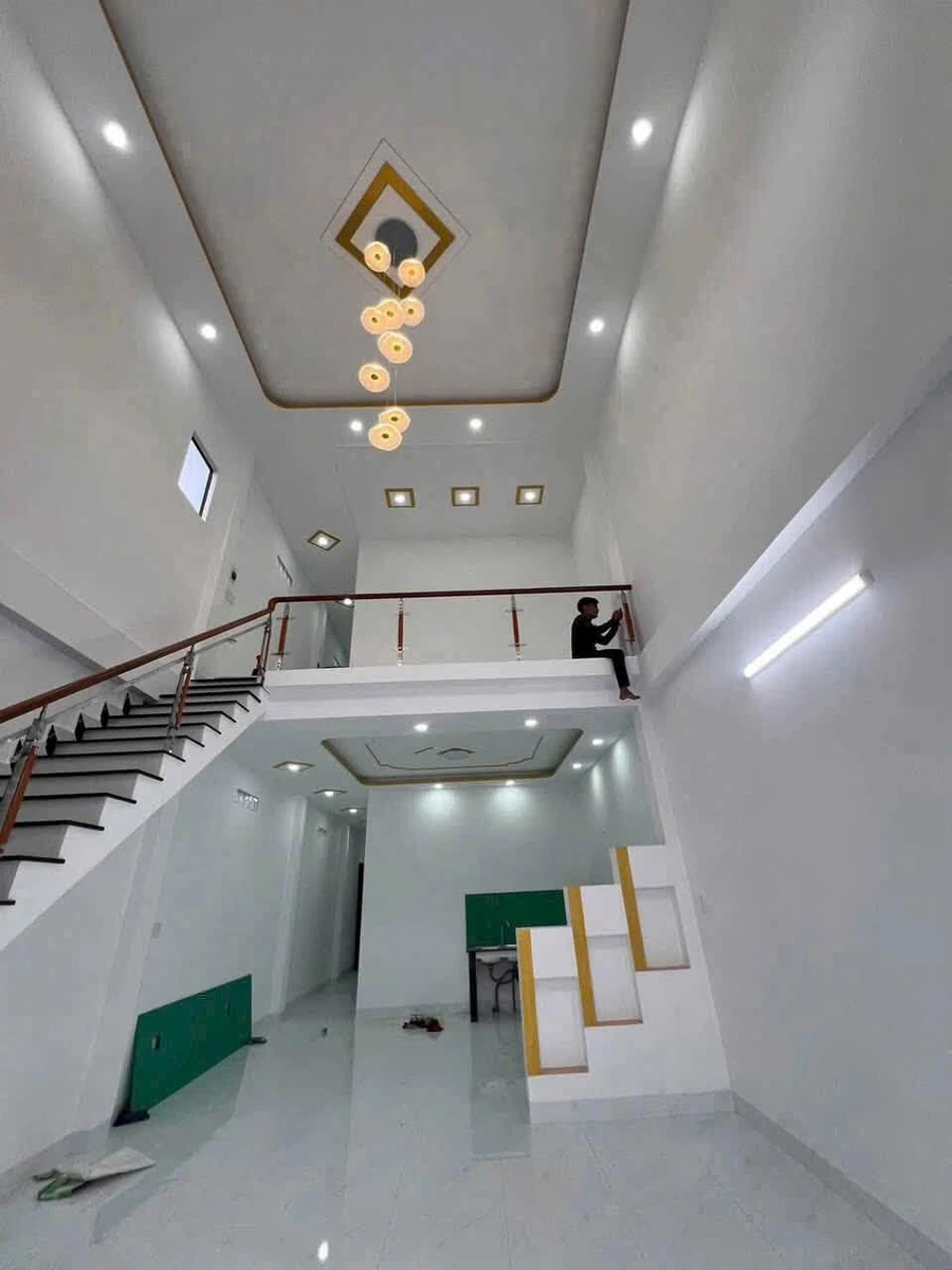 Bán nhà 1 trệt 1 lửng 100m² Bến Lức Long An, giá 1,9 tỷ - Ảnh 1