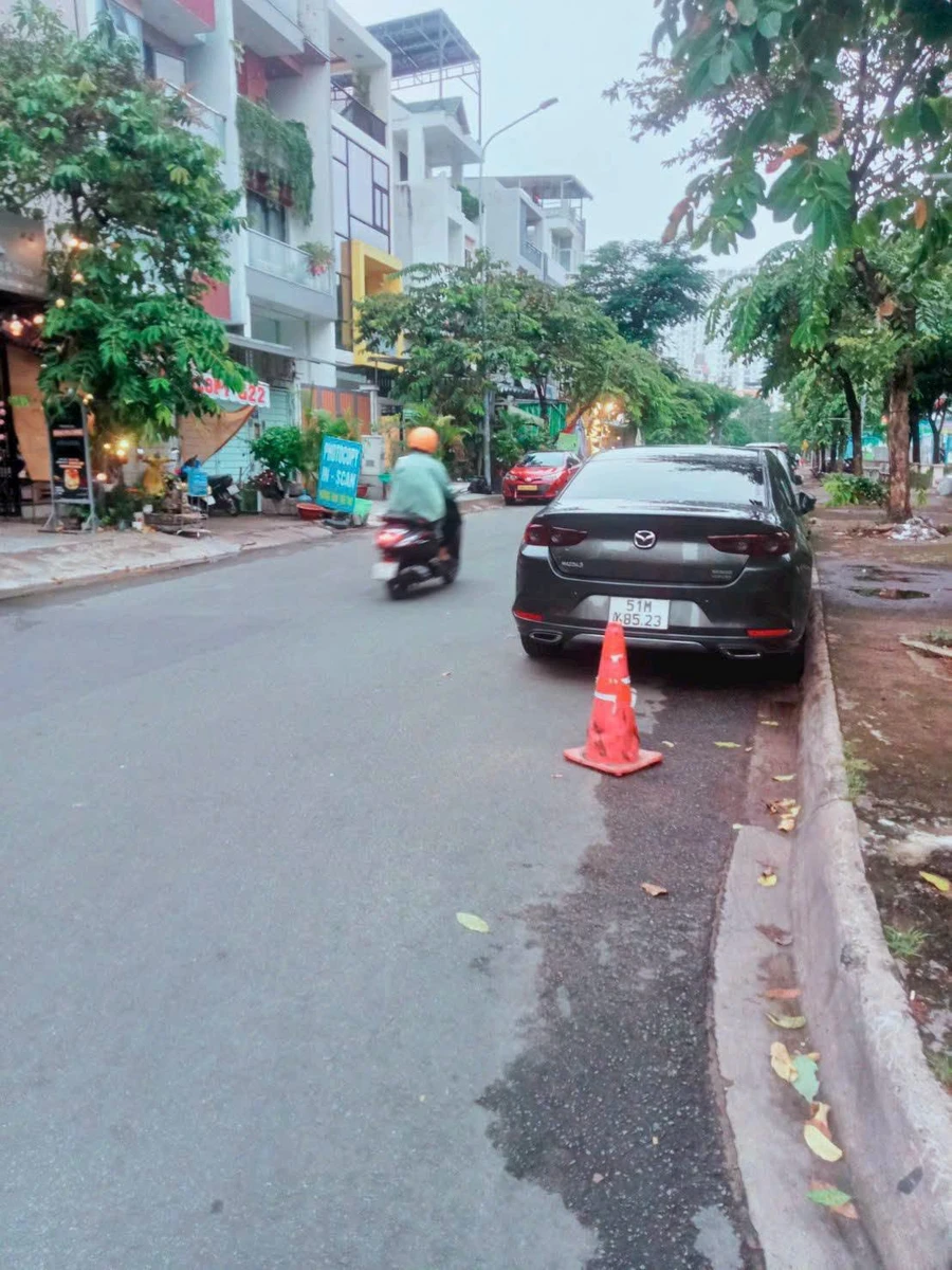 Bán nhà 260m2 ngang 8m gần Phú Mỹ Hưng, Quận 7, giá 9 tỷ 99 - Ảnh 1