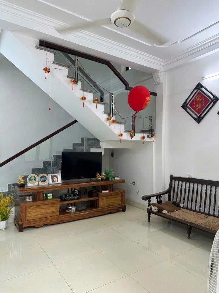 Bán nhà 2 tầng 60.6m² ngõ Cao Xanh, 3 phòng ngủ, sổ đỏ - Ảnh thu nhỏ 2