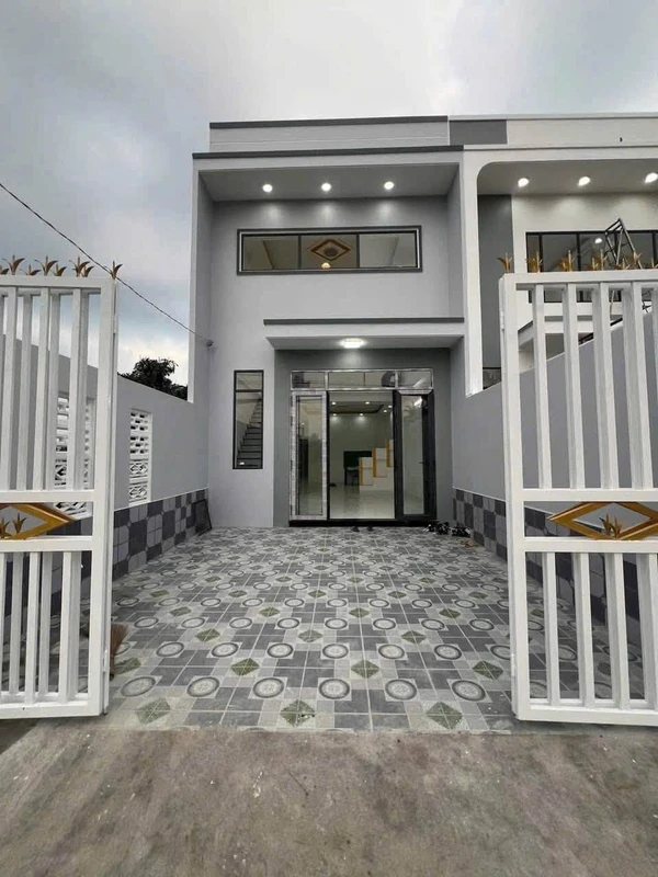 Bán nhà mới 1 trệt 1 lửng 5x20m, 3 phòng ngủ, giá 1,999 tỷ tại An Thạnh, Bến Lức