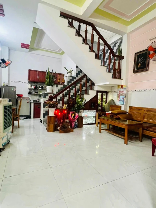 Bán nhà hẻm 40m2, 2PN 2WC khu gara Quyền, Quy Nhơn giá 2,1 tỷ