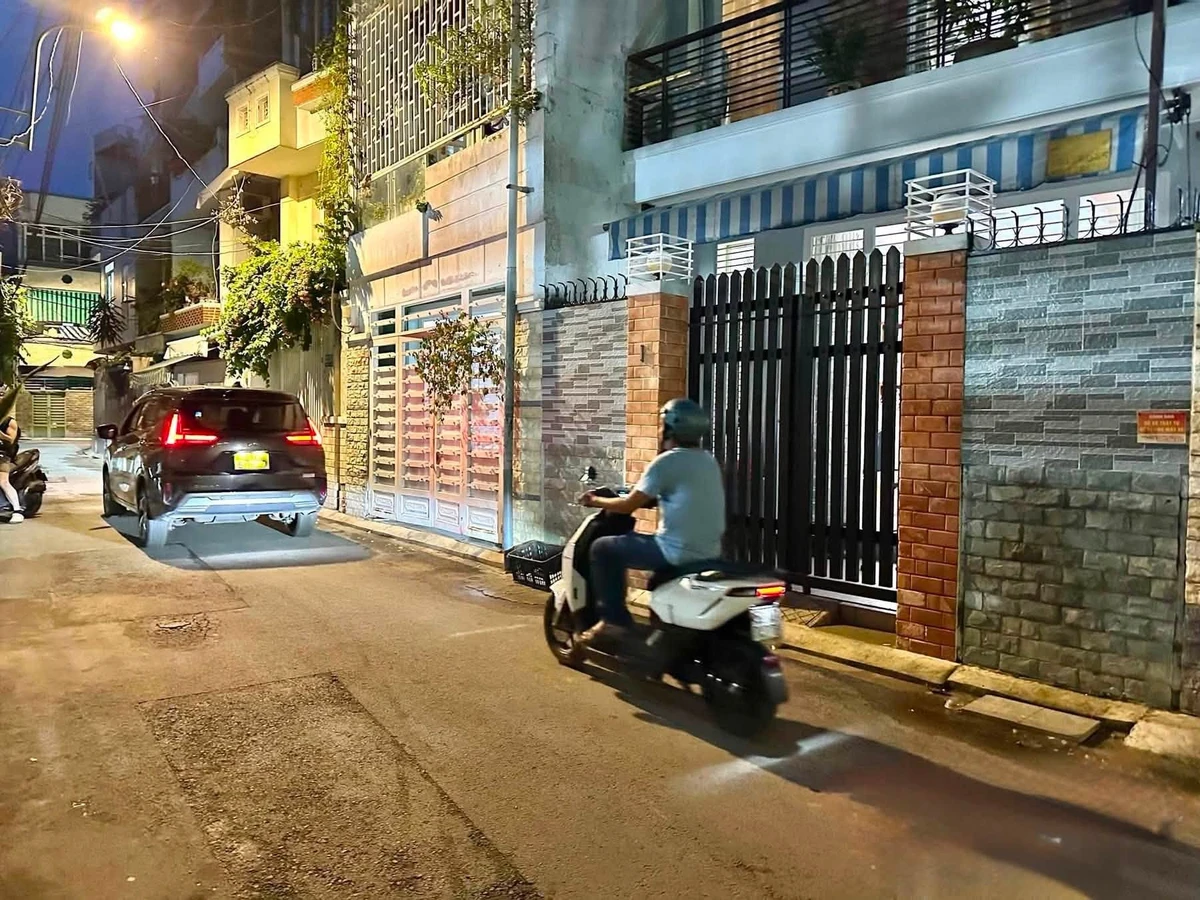 Bán nhà hẻm nhựa 6m 65m2 3 tầng 3PN giá 8,99 tỷ khu Hoàng Hoa Thám, Bình Thạnh - Ảnh thu nhỏ 2