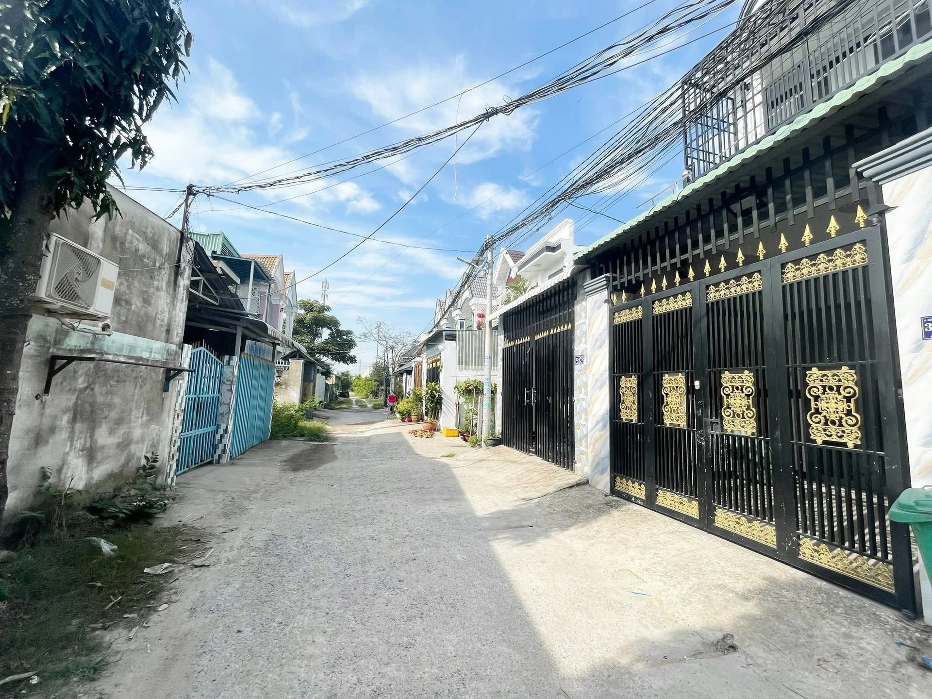 Bán nhà lầu 4x23m, 4 phòng ngủ, giá 2,1 tỷ tại Đức Hòa, Long An - Ảnh 1