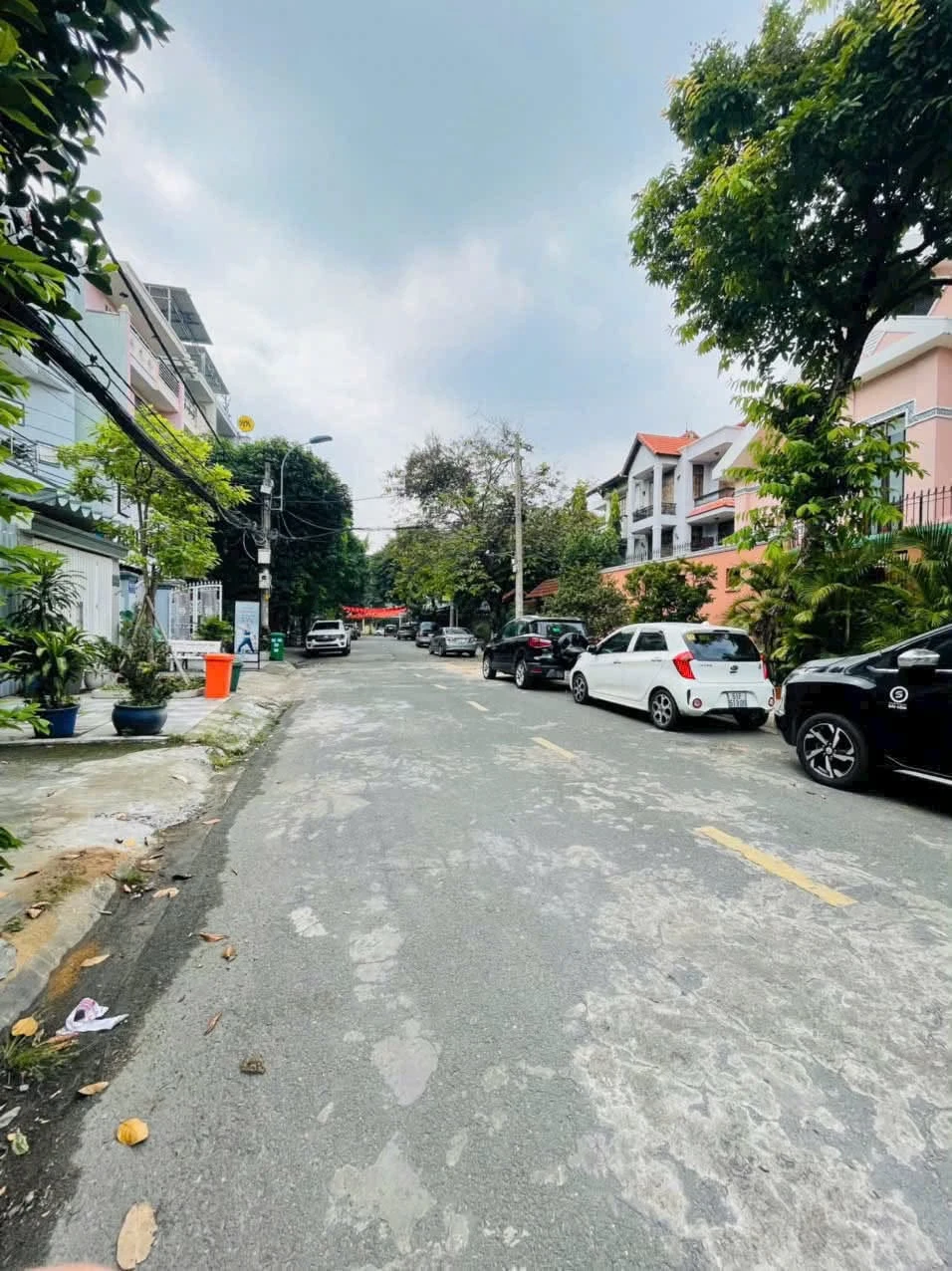 Bán nhà 1 trệt 2 lầu sân thượng 8x25m, 17PN, có thang máy, Phước Bình Quận 9 - Ảnh 1