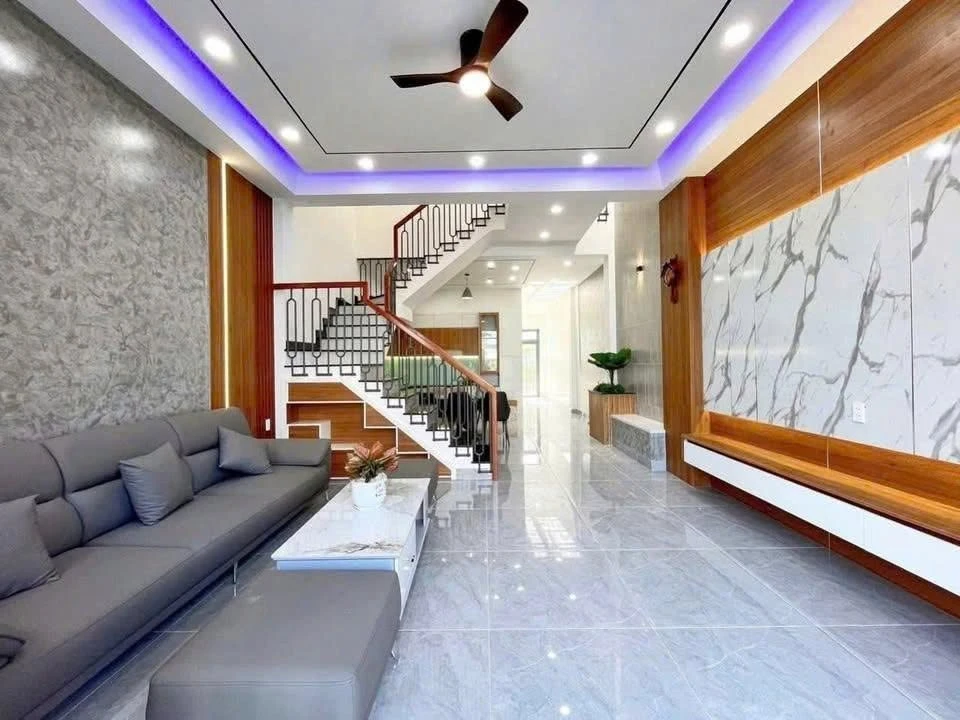 Bán nhà 1 trệt 1 lầu 3PN 95m² Trấn Biên 1 tỷ 690 triệu - Ảnh thu nhỏ 2