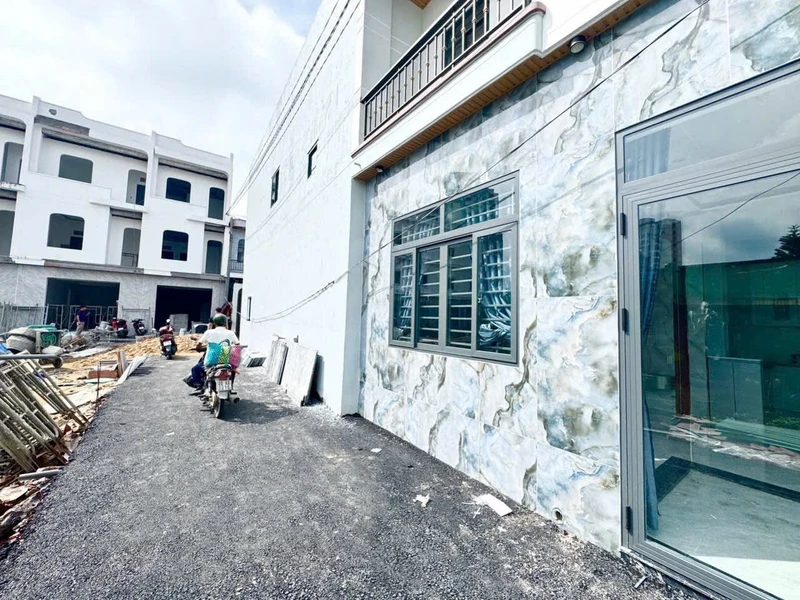 Bán nhà 1 trệt 1 lầu mới xây 90m2, 3 phòng ngủ, đường Đồng Khởi, Tam Hiệp, Đồng Nai