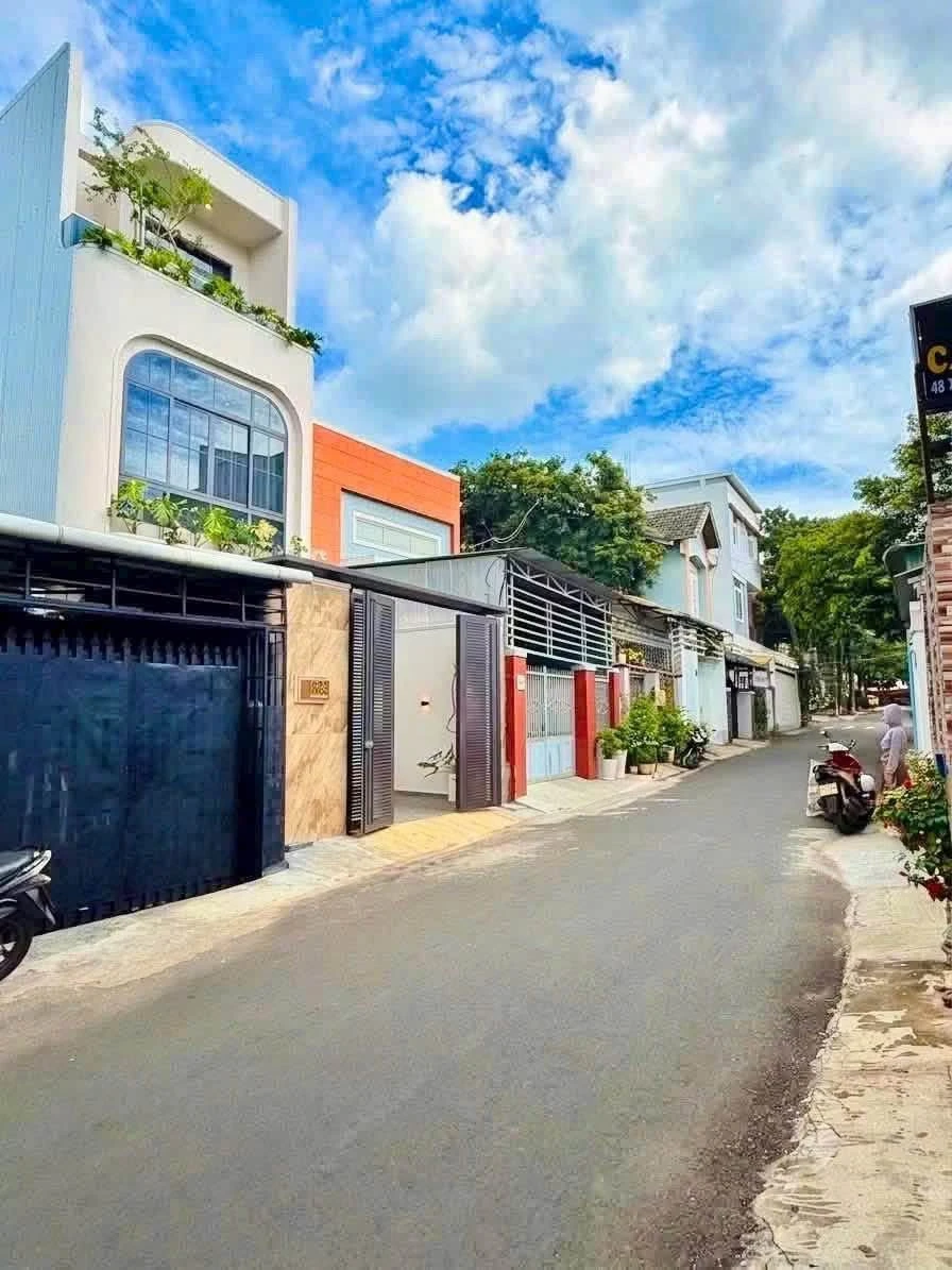 Nhà 3 tầng mặt tiền Quận 1, 84.6m² full nội thất - Ảnh 1