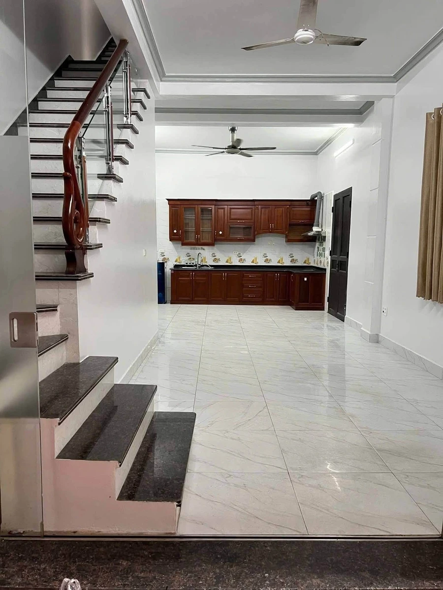 Bán nhà 3 tầng lô góc Điện Biên Phủ, 42m², 2 tỷ - Ảnh 1