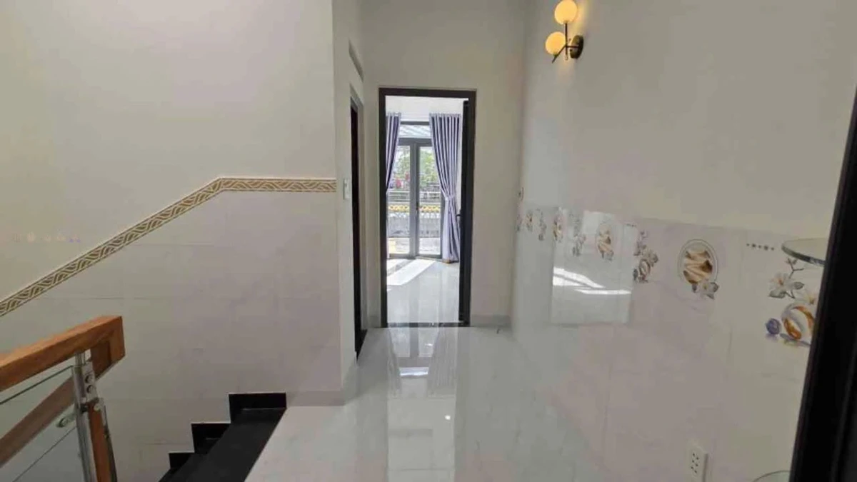 Bán nhà 2 tầng hẻm 6m gần chợ Bình Long, giáp Tân Phú, 3.9x14m, giá hơn 5 tỷ - Ảnh thu nhỏ 2