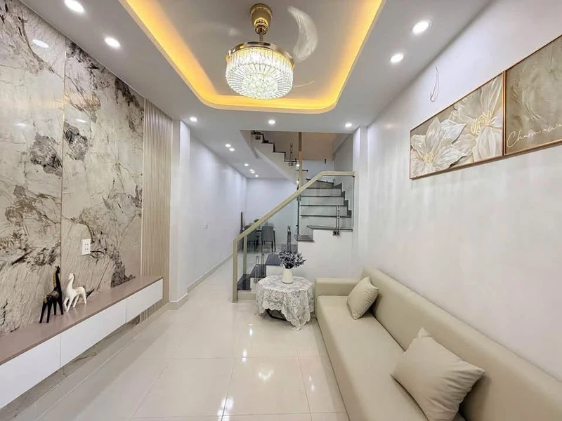 Bán nhà 3 tầng 30m2 ngõ 152 Hồ Sen, Hải Phòng, giá 2.58 tỷ