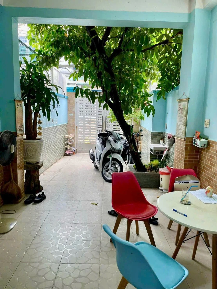 Bán nhà Quận 4, 1 trệt 2 lầu, 4PN, sàn 147m², giá 8,2 tỷ - Ảnh 1