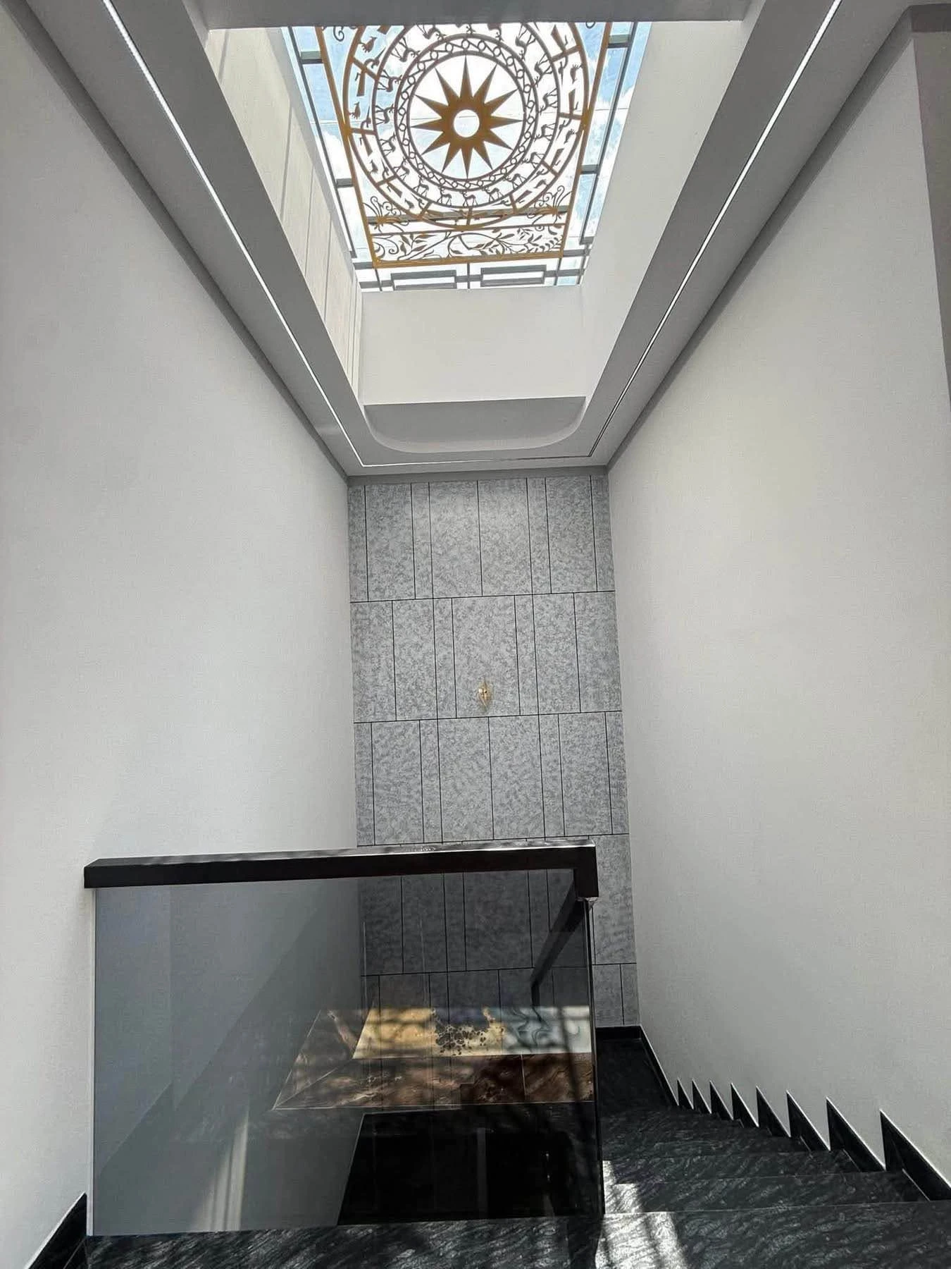 Nhà bán 4 phòng ngủ, 110m² Dĩ An, nội thất đầy đủ - Ảnh 1