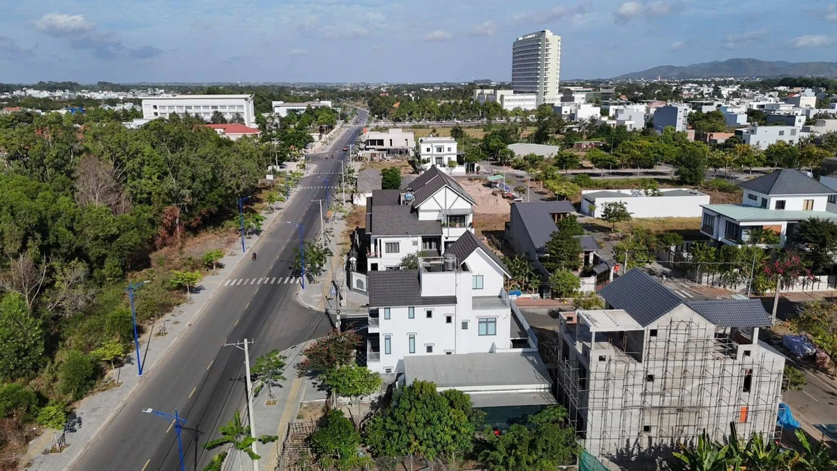 Bán biệt thự góc 2 mặt tiền Lê Đại Hành 248m2, 4PN, phường Long Tâm, TP Bà Rịa - Ảnh thu nhỏ 2