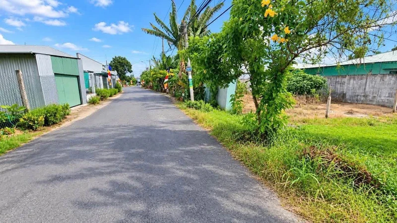 Vị trí đắc địa MT đường Huyện Lộ 9, cách ngã ba Nguyễn Trãi vào đúng 4 căn nhà. 15x72m, nở hậu 28m 315trieu