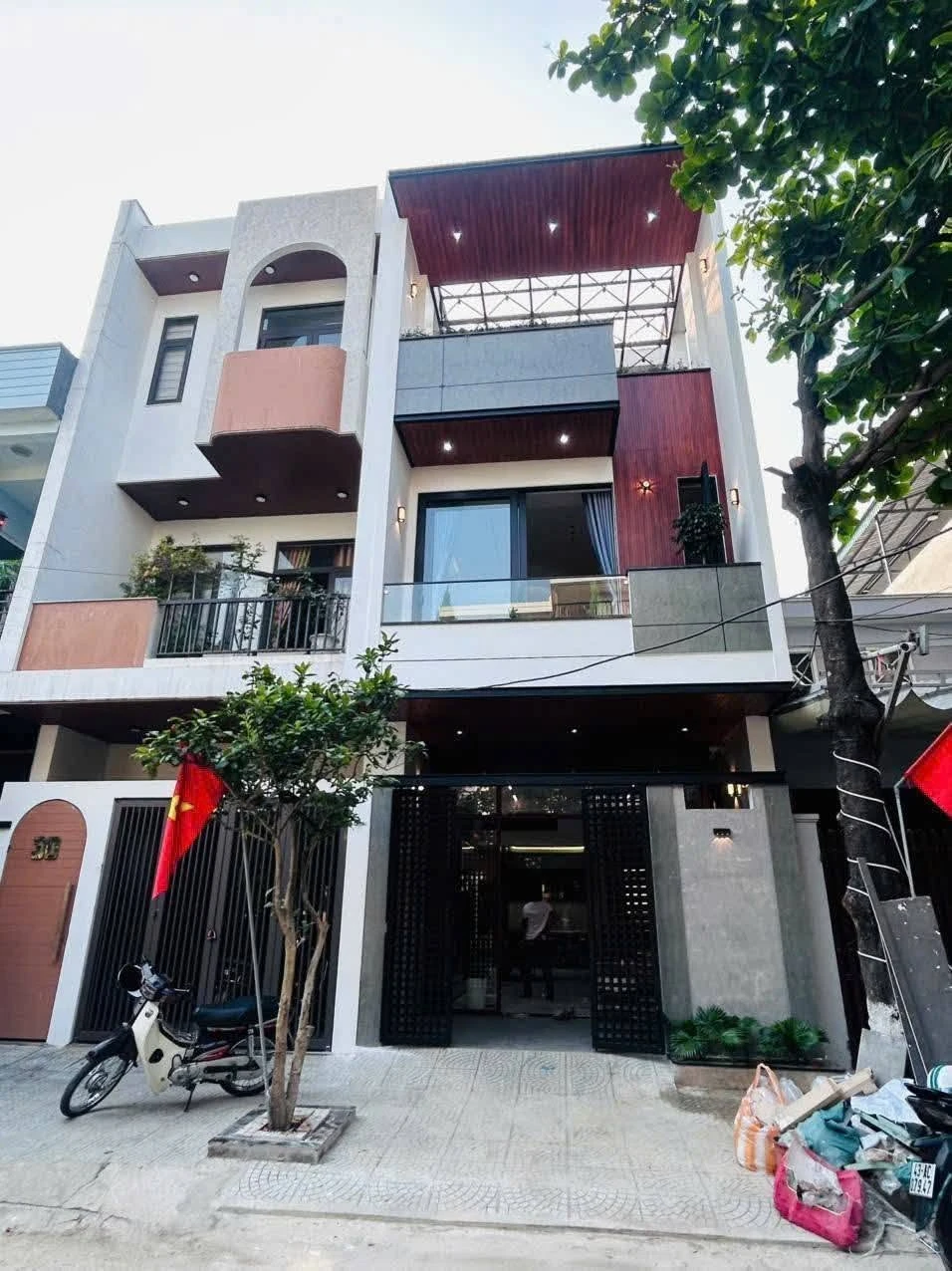 Bán nhà 3 tầng mặt tiền 72m² gần biển Đà Nẵng, hơn 7 tỷ - Ảnh 1