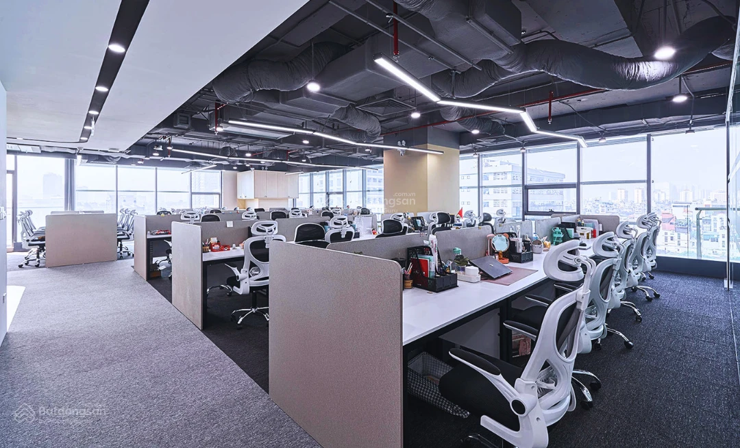 550m2 cắt nhỏ từ 100m2 giá 300 nghìn/m2/th sẵn nội thất tại Vinhomes D'Capitale Trần Duy Hưng - Ảnh thu nhỏ 2