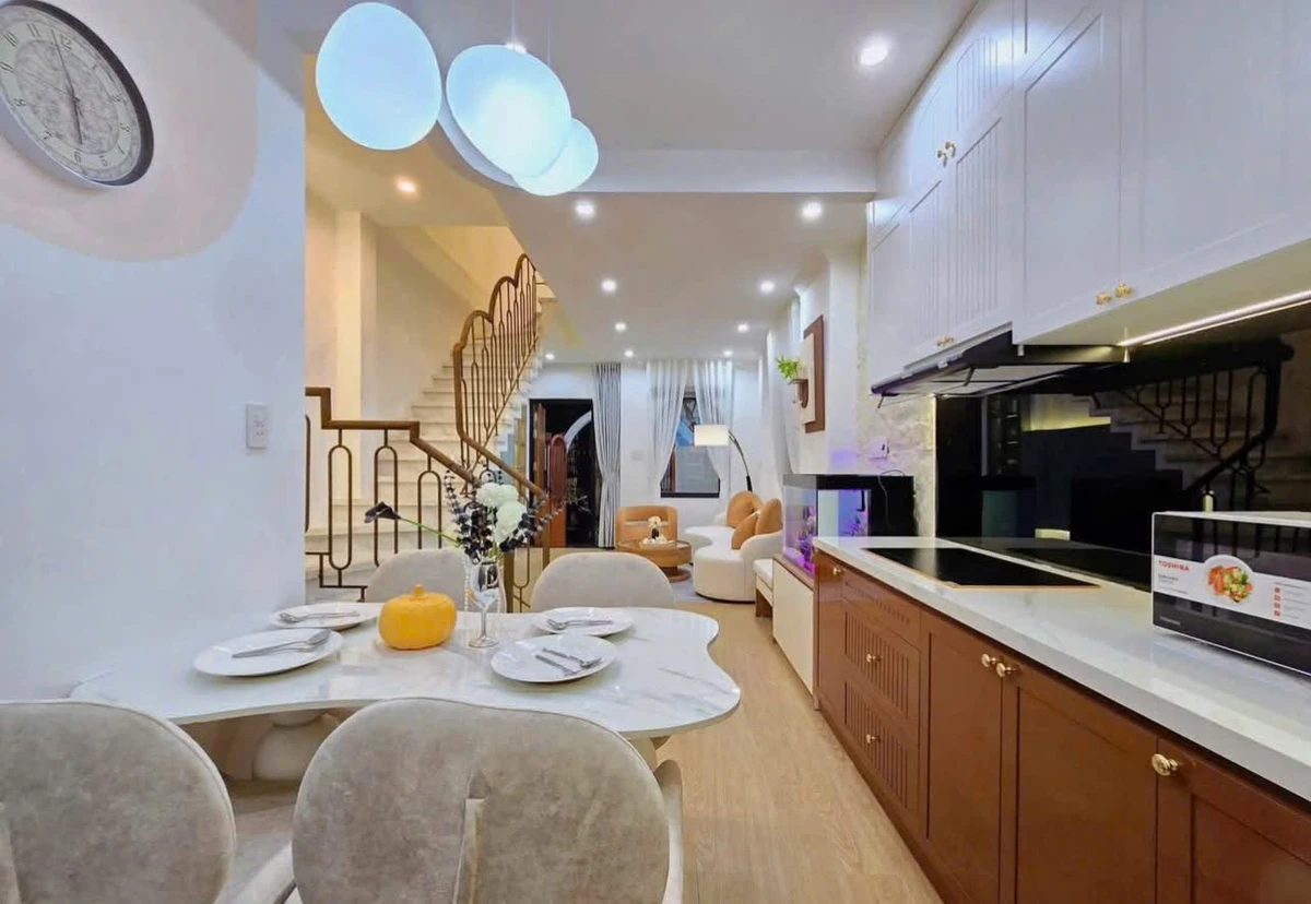 Bán nhà 4 tầng 120m2 đường Sư Vạn Hạnh, Quận 10, 3PN 3WC, tặng nội thất - Ảnh 1