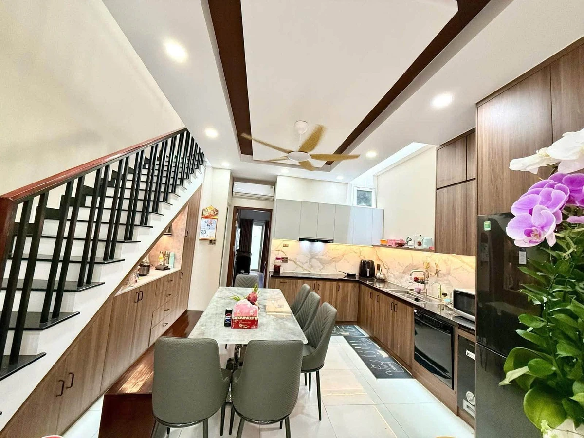 Bán nhà 3 tầng 100m2 KĐT Hà Quang 1, Phước Hải, Nha Trang giá 10,8 tỷ - Ảnh thu nhỏ 2