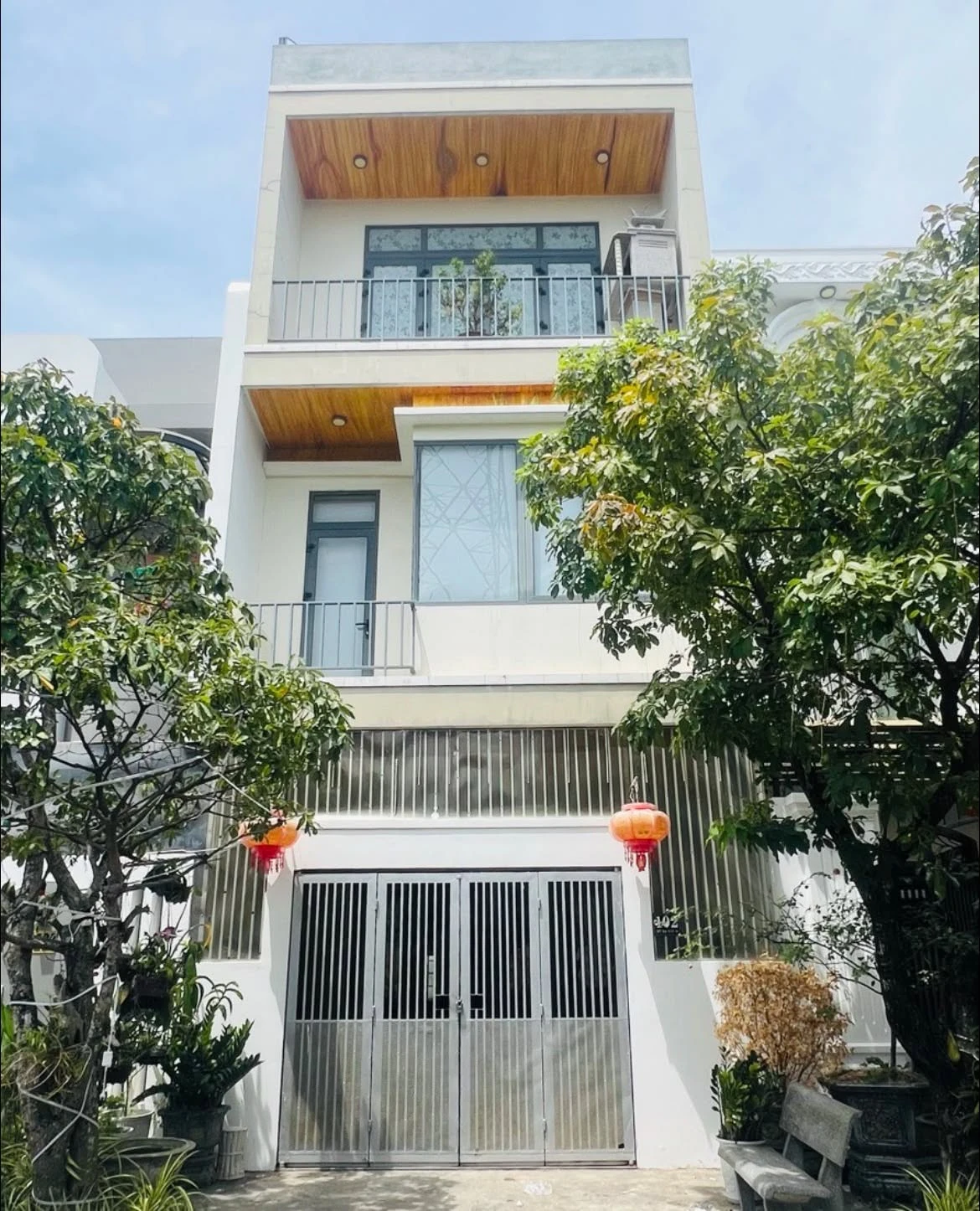 Bán nhà 3 tầng 95m2 kiên cố sát biển Nguyễn Văn Thoại 9 tỷ - Ảnh 1
