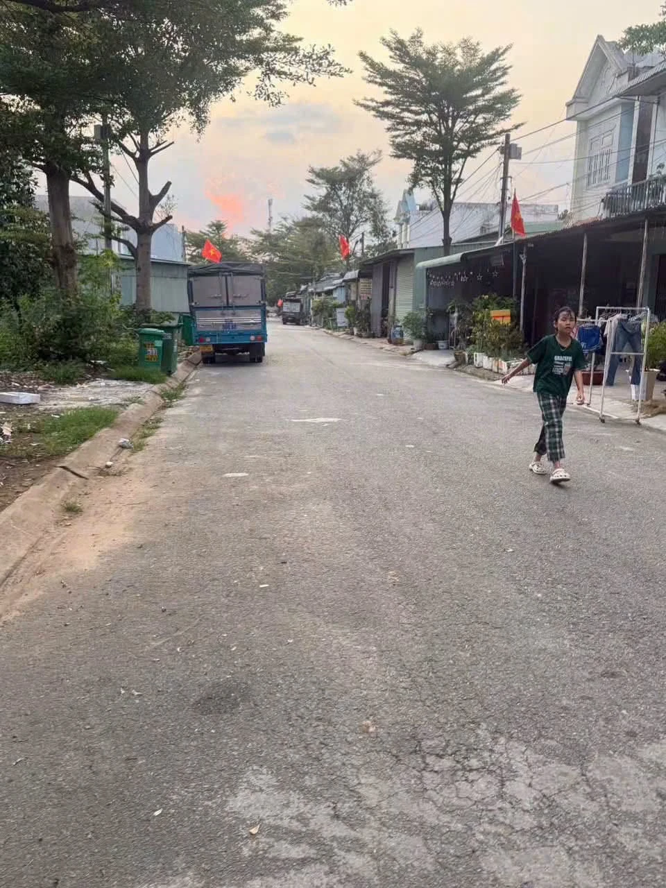 Bán đất nền Quận 12 100m² giá 2 tỷ 180 - Ảnh 1