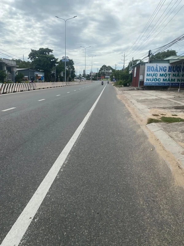 Bán nhà mặt tiền Nguyễn Thông 600m, gần biển 11 tỷ