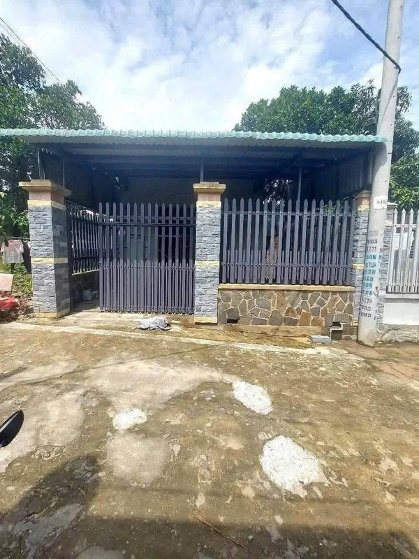 Bán nhà mặt tiền hẻm 10m, 1 trệt 1 lầu, 2PN 2WC, 28m² Hóc Môn 0035