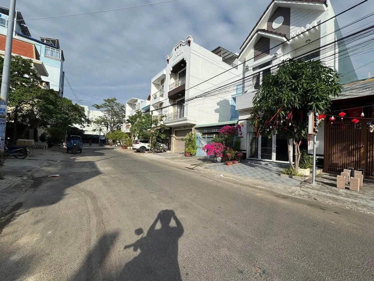 Bán nhanh nhà mặt tiền đường Đỗ Hành 100m2 giá 4,1 tỷ, phường Phú Thủy, Phan Thiết - Ảnh thu nhỏ 2