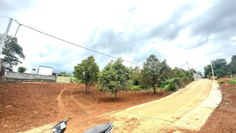 Bán đất 2 mặt tiền 710m2 Y Moan Buôn Ma Thuột