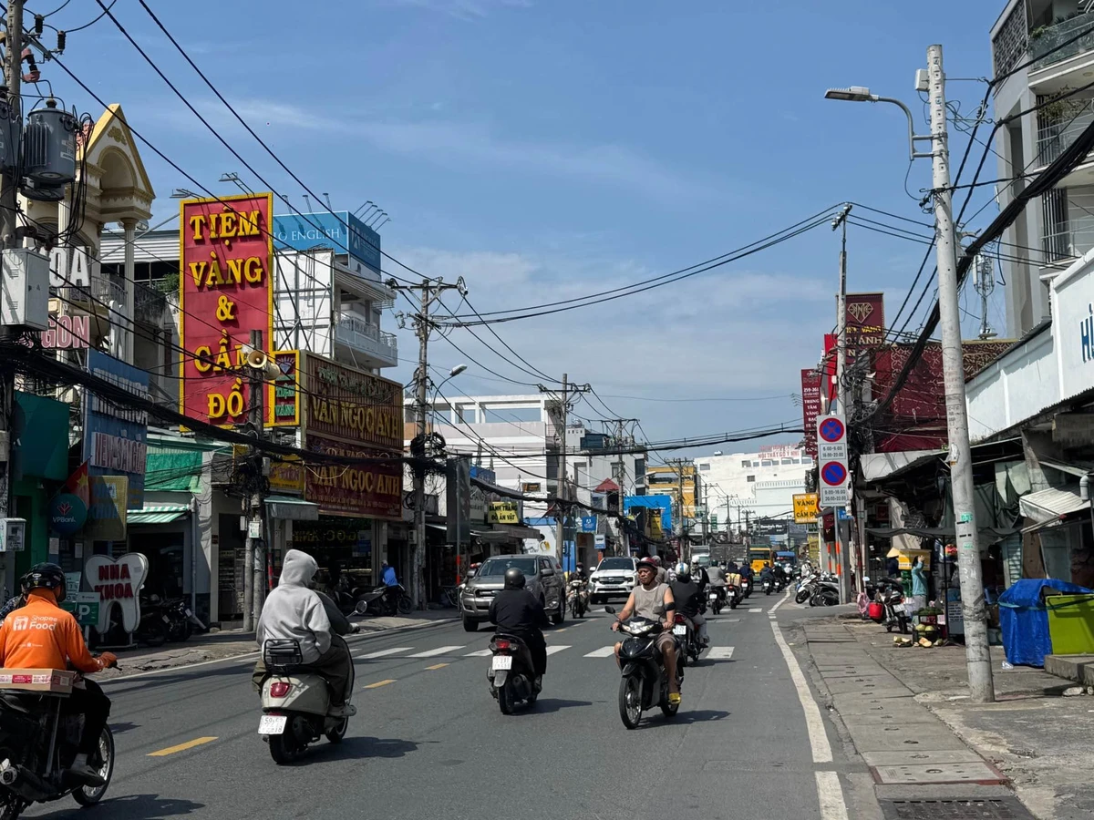 Bán tòa building mặt tiền Lê Văn Việt Quận 9, 262m2, 1 hầm 1 trệt 5 lầu, giá 50 tỷ - Ảnh thu nhỏ 2
