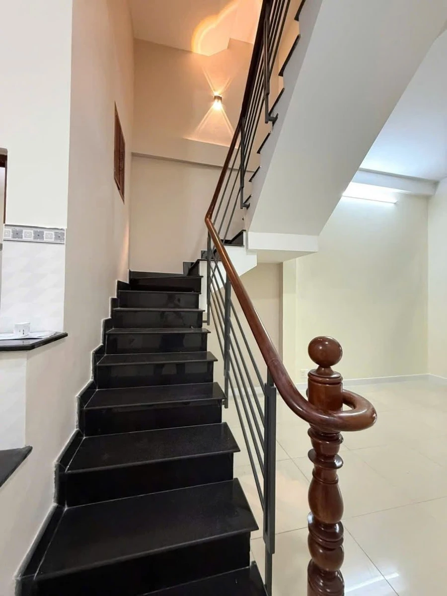 Bán nhà 3 tầng 54m² hẻm ô tô đường Lạc Long Quân, Phường 10, Tân Bình - Ảnh 1